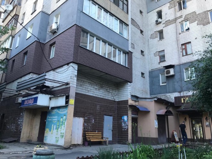 Появились новые фото двора, где вырос Зеленский: что изменилось за год